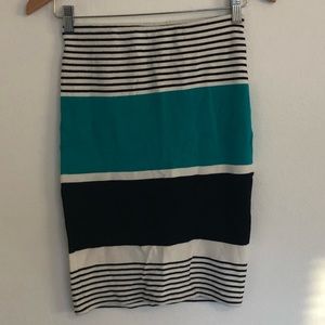 🔴5/$10🔴 Forever 21 Knee Length Midi Pencil Skirt